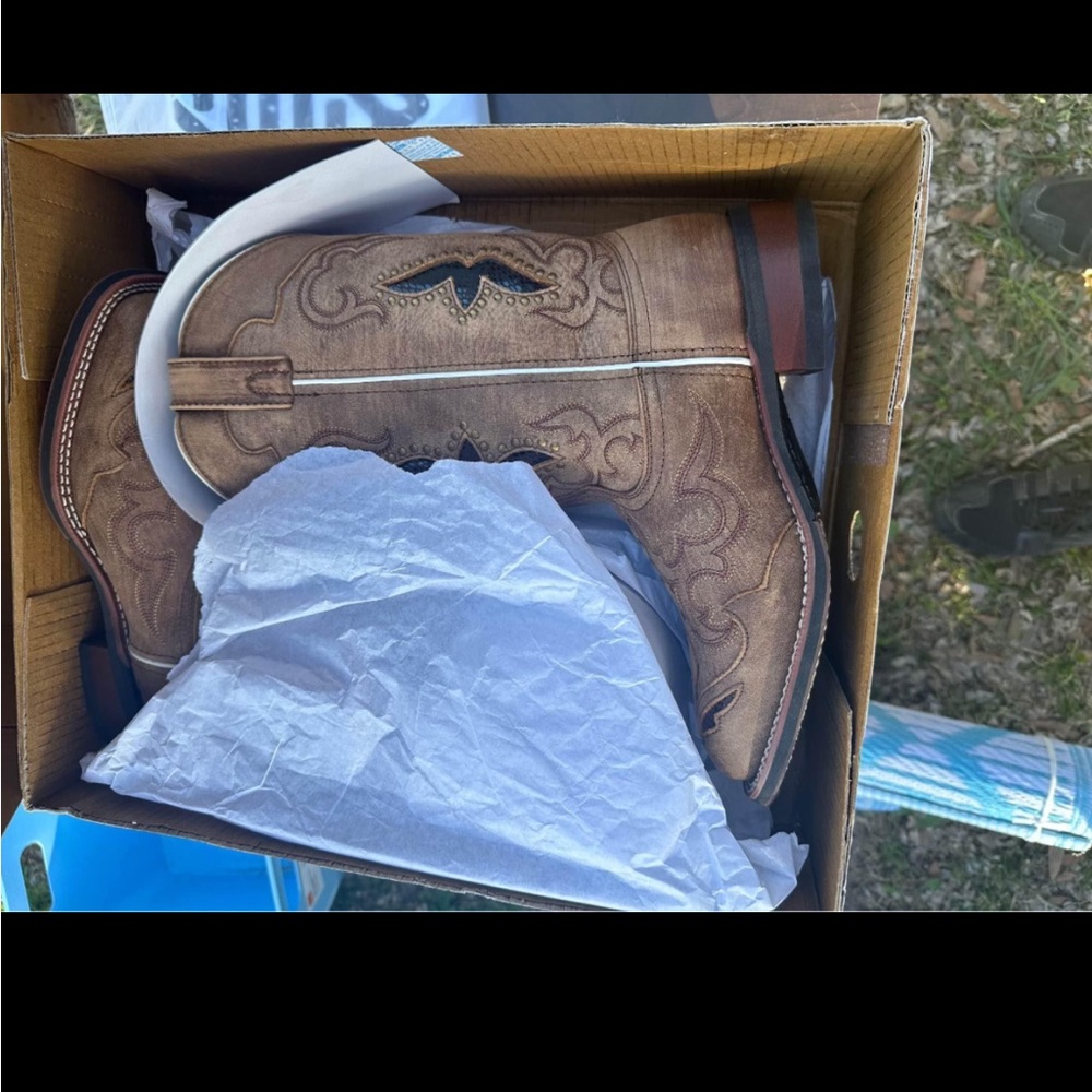 Brand new women’s western boots *****WIDE
